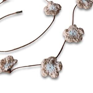 American Eagle crocheted flowers necklace